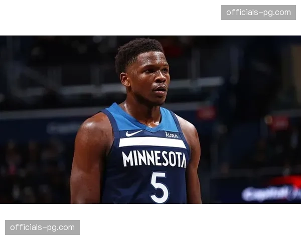 爱德华兹狼队战术改革遇阻 场均0.75分反映三后卫体系适应性挑战